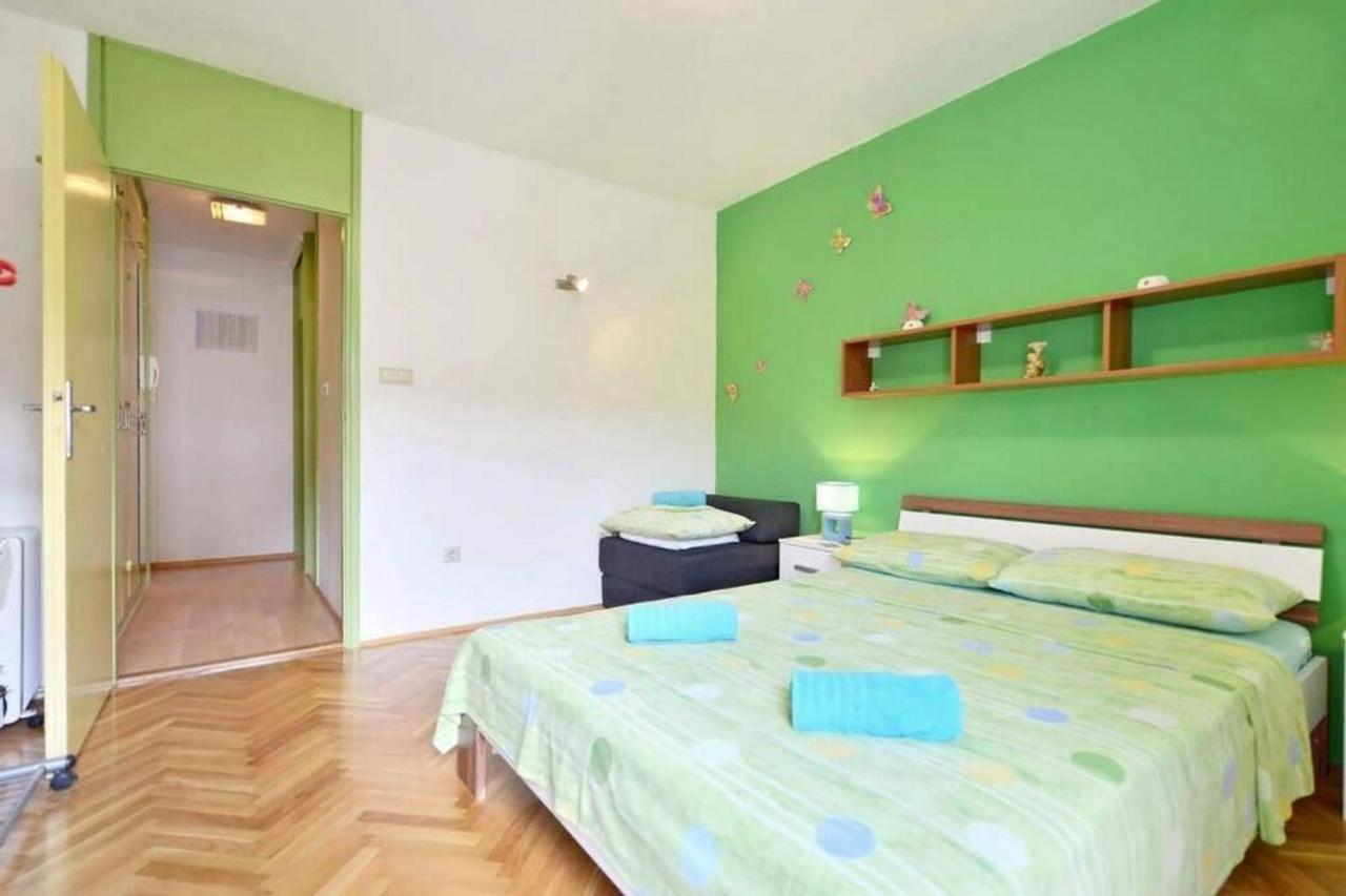 Apartment Vicko Omiš Екстериор снимка