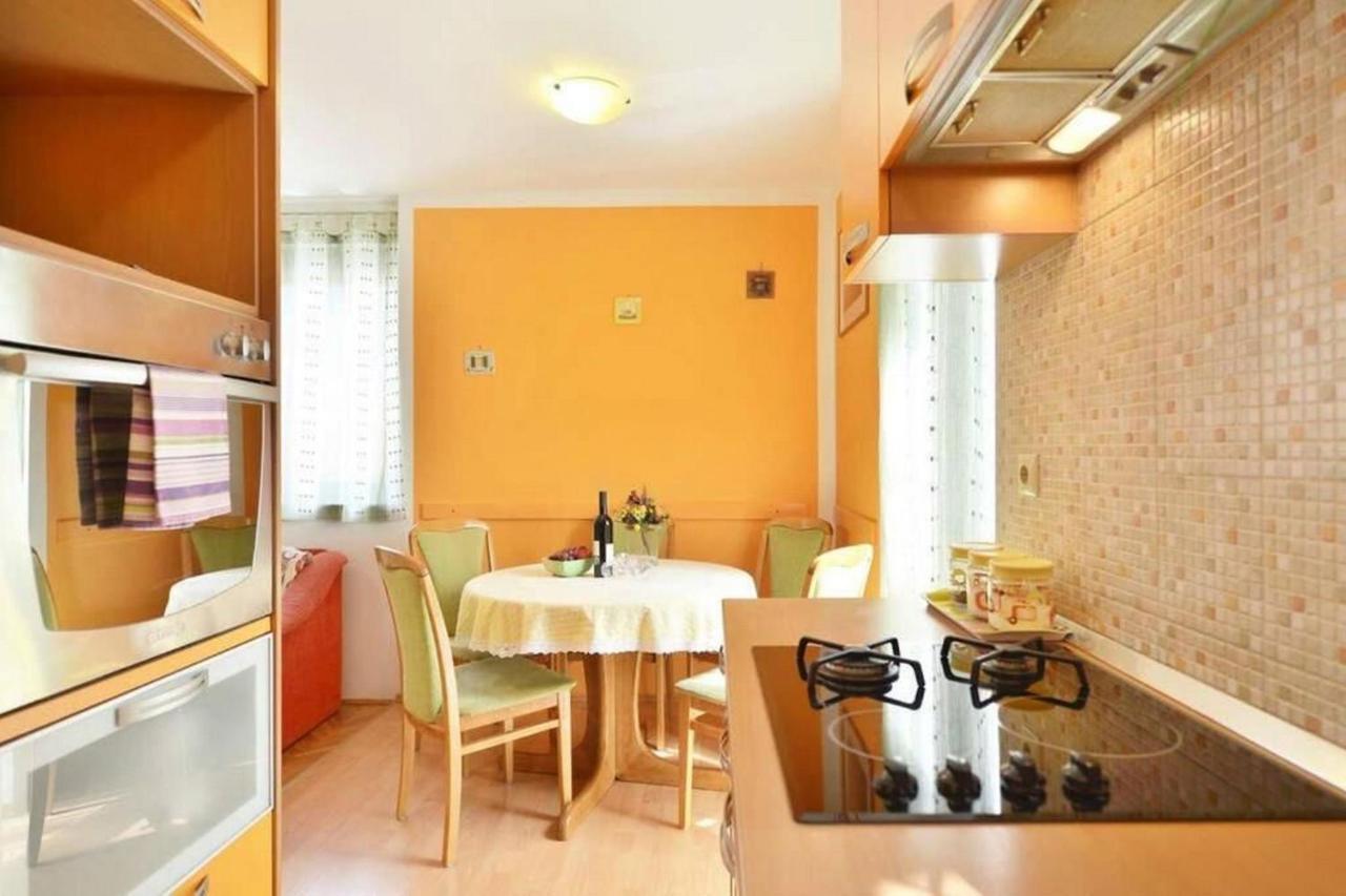 Apartment Vicko Omiš Екстериор снимка